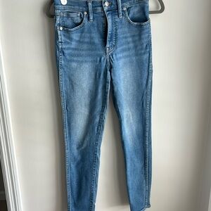 Madewell, size 26, 10’’ high-rise skinny crop, excellent used condition.